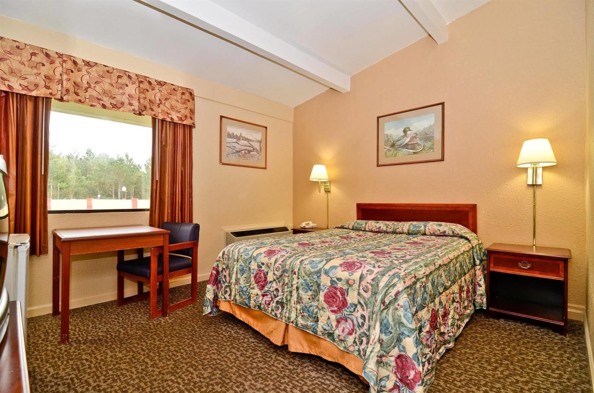 Americas Best Value Inn Smithfield Szoba fotó